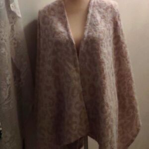New LC Conrad Boho Chic Soft Rose Animal‎ Print Wrap Cape One Size Cozy Plush